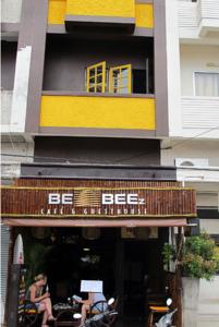 Be Beez Cafe' & Guest House
